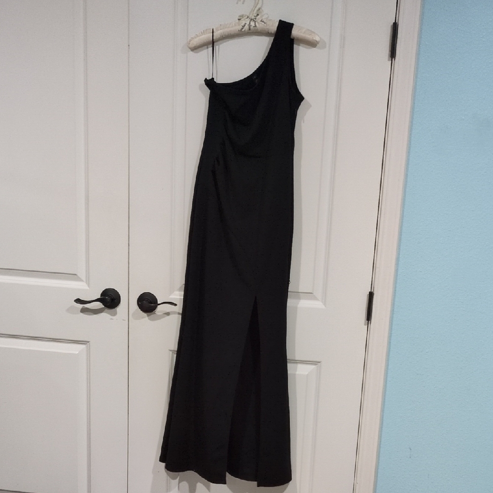 Chic One-Shoulder Black Dress